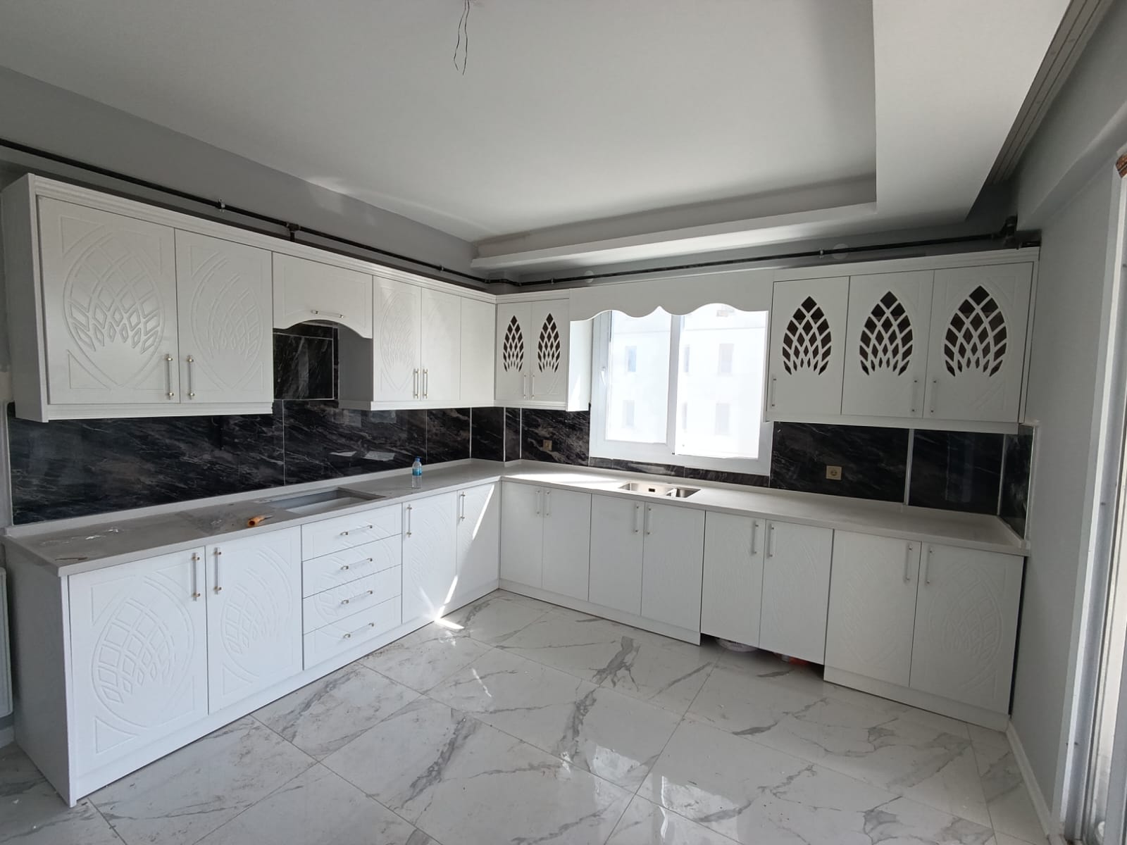 Ahşap banyo dolabı